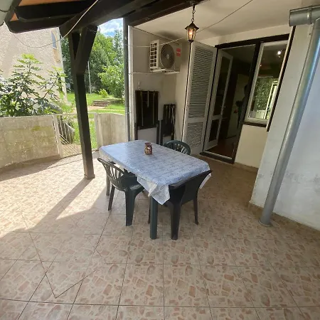 Apartman Porat 2 *